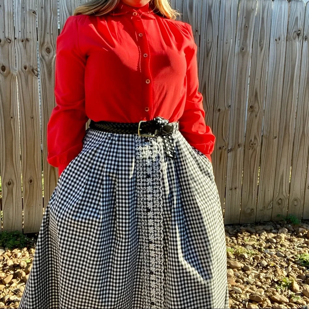 VINTAGE Gingham Circle Skirt! 🖤🤍 - Picture 4 of 8